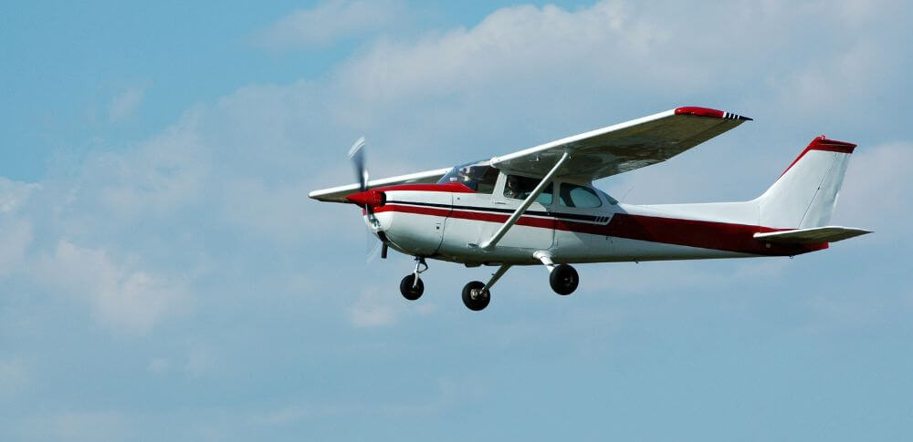 how far can a cessna 172 fly