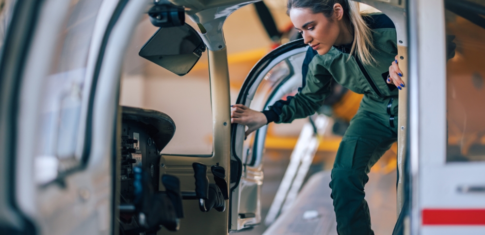 is 25 too old to become a pilot