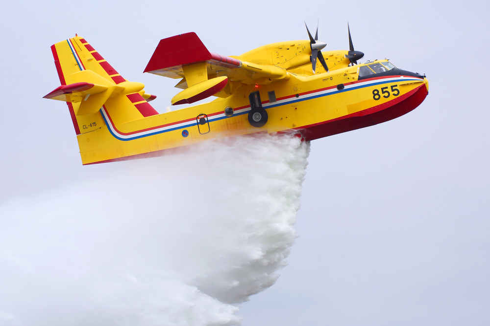 picture of plane dropping water on fire